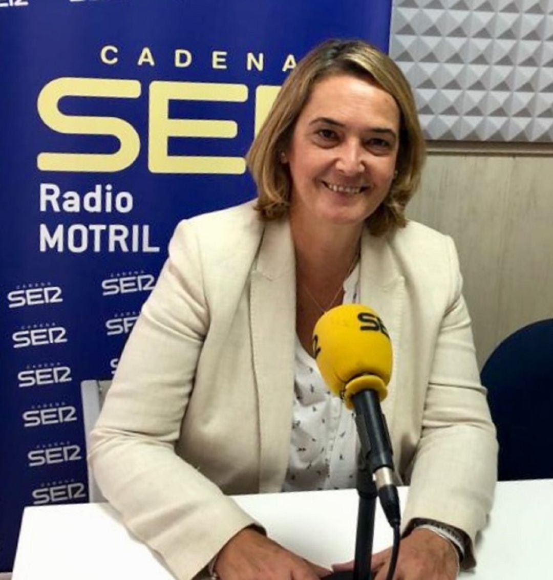 La alcaldesa de Motril, Luisa García Chamorro, durante el transcurso de la entrevista realizada en el programa &quot;Hoy por Hoy Motril&quot;