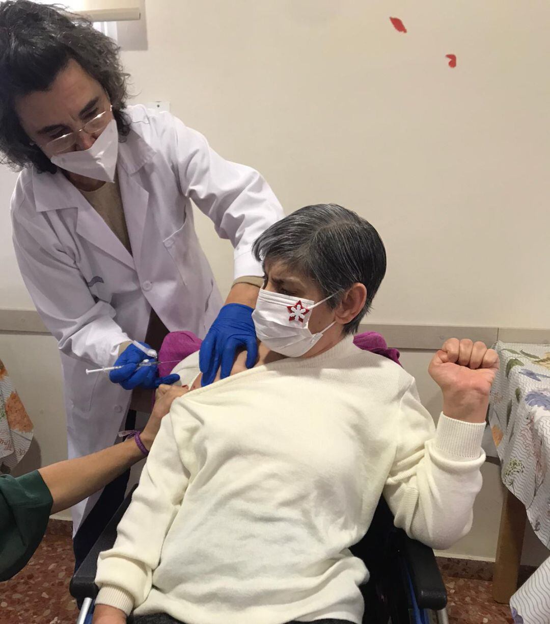 Inma García, la primera persona en vacunarse en Gandia