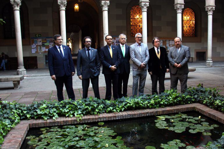 D'esquerra a dreta, Màrius Rubiralta, Joan Guàrdia, David Vallespin, Joan Elias, Rafael Franco, Norbert Bilbeny i Eduardo L. Mariño, candidats a rectors a la Universitat de Barcelona