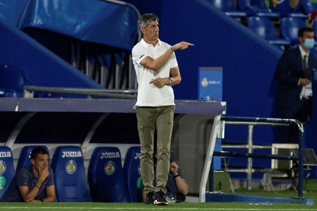 Imanol da indicaciones en el partido de Getafe