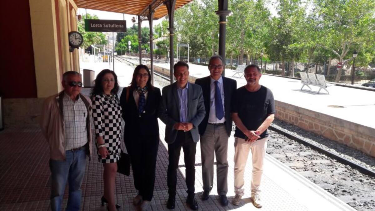 El Ayuntamiento de Lorca y senadores del PP pide que se reabra la línea Lorca-Granada