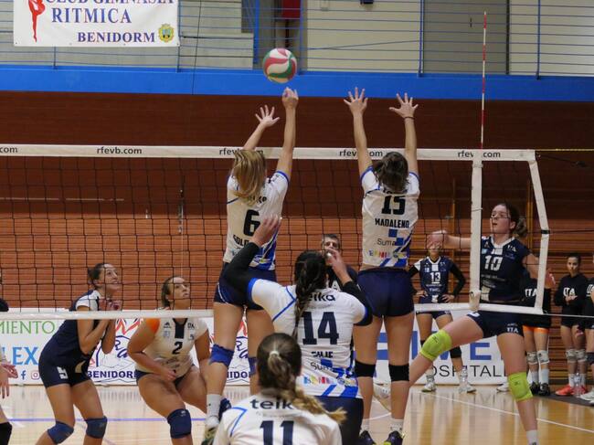 Las chicas del Aptur Benidorm pudieron con la Universitat d'Alacant