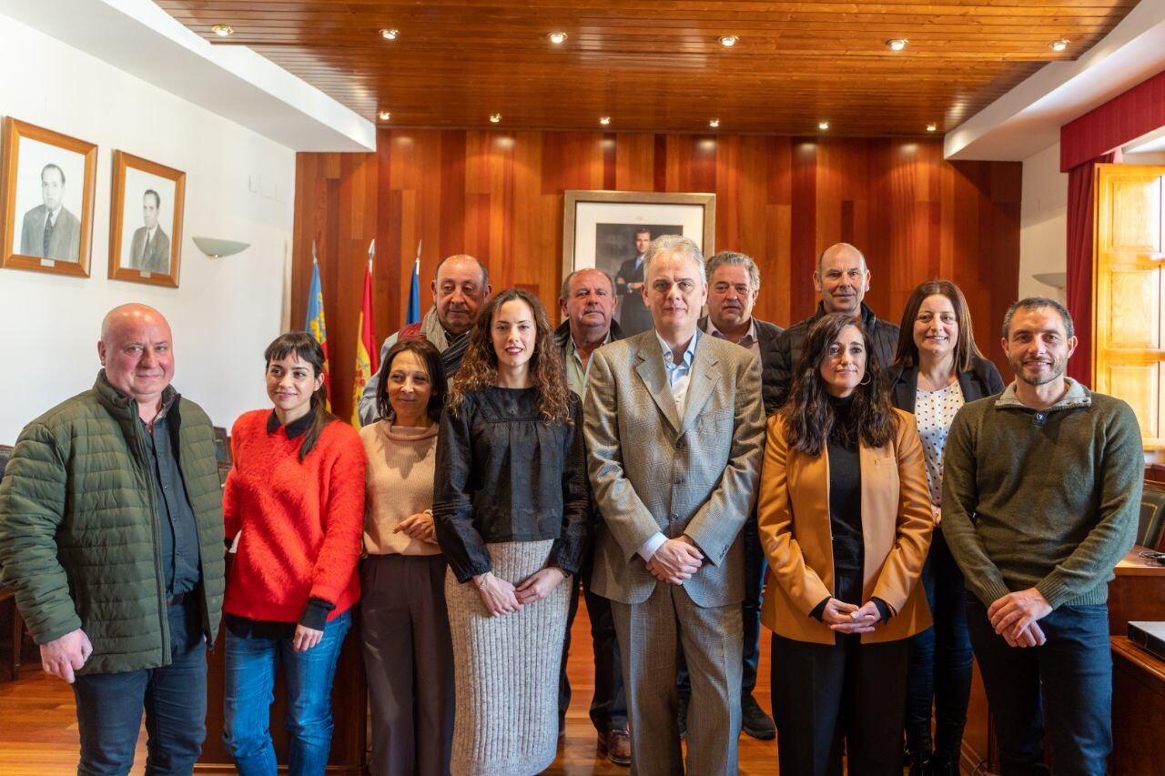 Héctor Illueca, vicepresidente segundo y conseller de Vivienda y Arquitectura Bioclimática, ha presentado los planes Conviure y Recuperem Llars en Cocentaina.