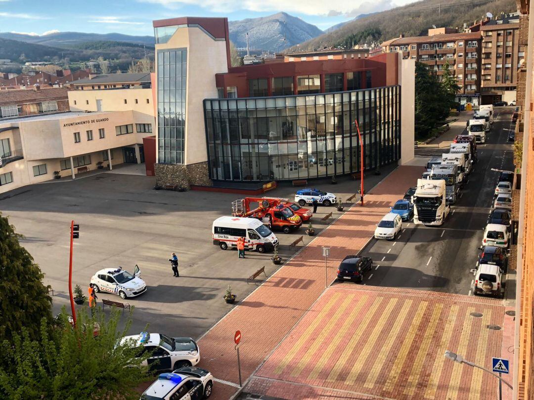Profesionales del transporte circulando por Guardo