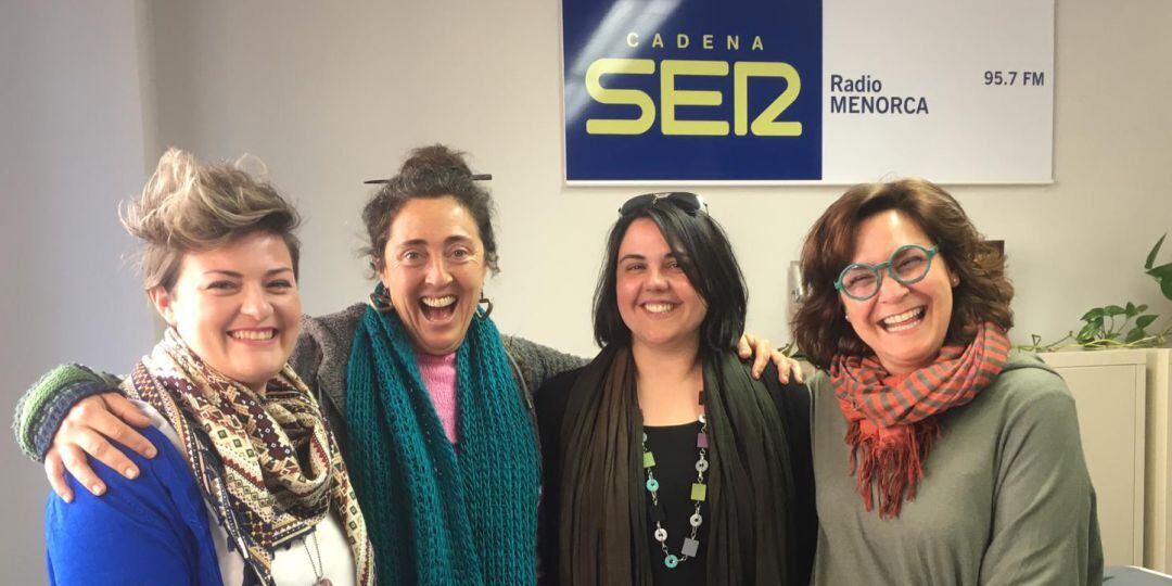 Leti Deyà, Malu Morro, Eva Pons, Montse Miquel y Mery Molina (que no está en la foto) han participado de esta tertulia de mujeres