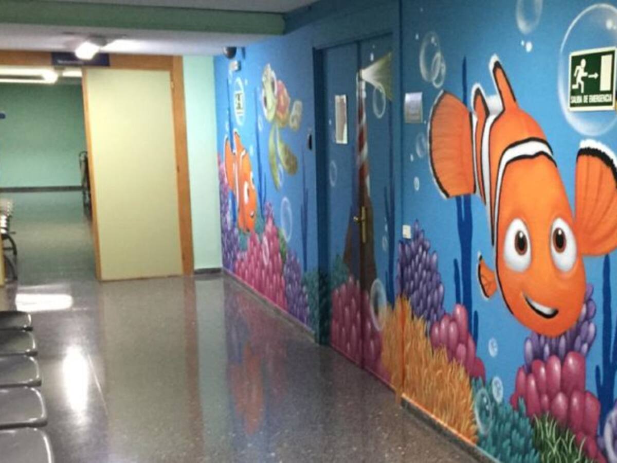 Seleccionado como 'Historia Optimista' el proyecto del doctor Cepillo de pintar las zonas infantiles del Hospital General