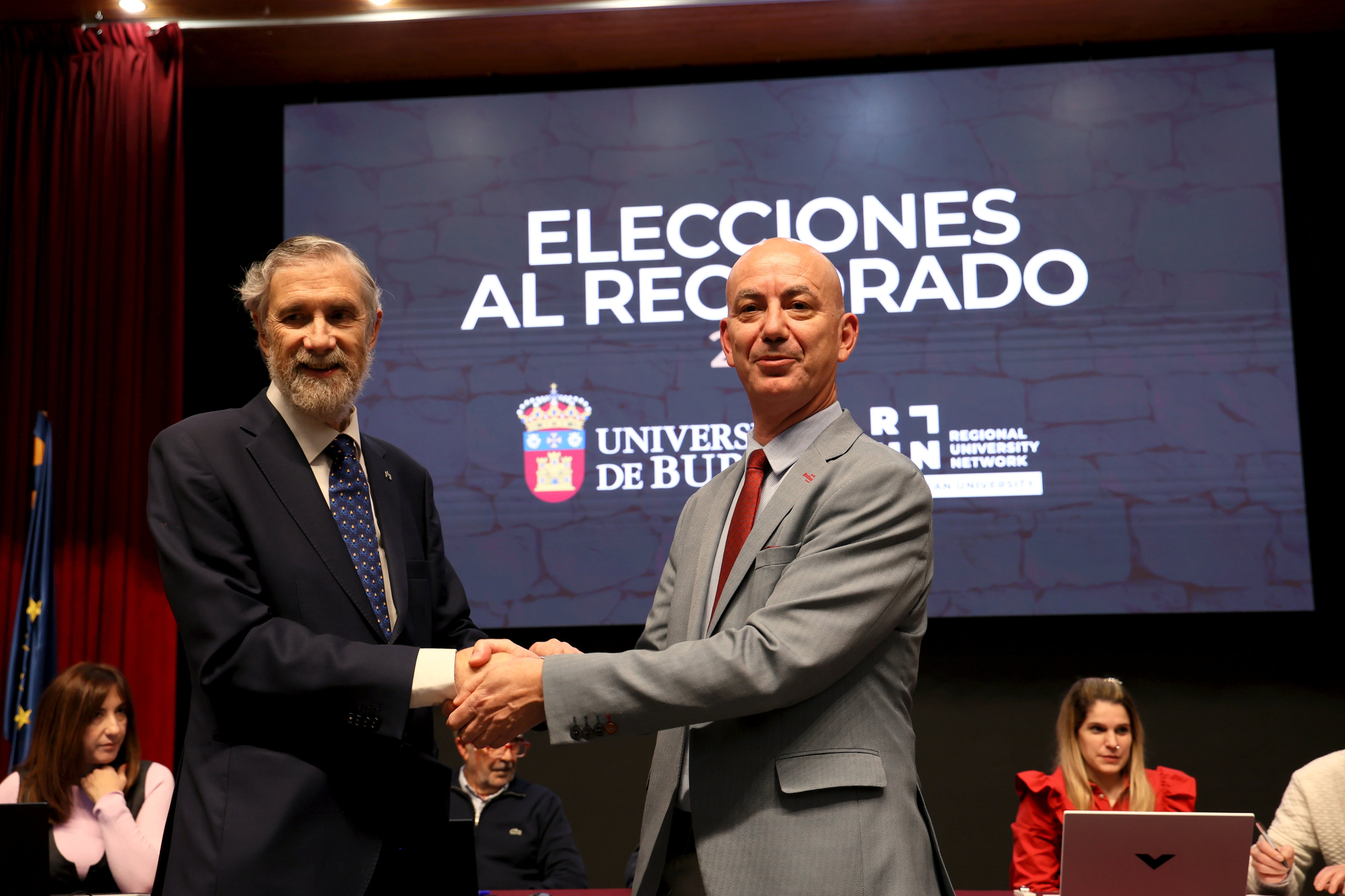 José Miguel García, nuevo rector electo de la Universidad de Burgos, tomará el relevo de Manuel Pérez Mateos (izquierda)