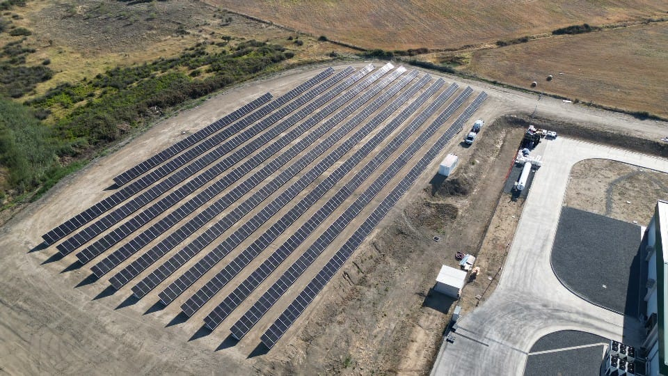 Instalación de autoconsumo solar de QUANTICA Renovables para la empresa aviar Ibergallo