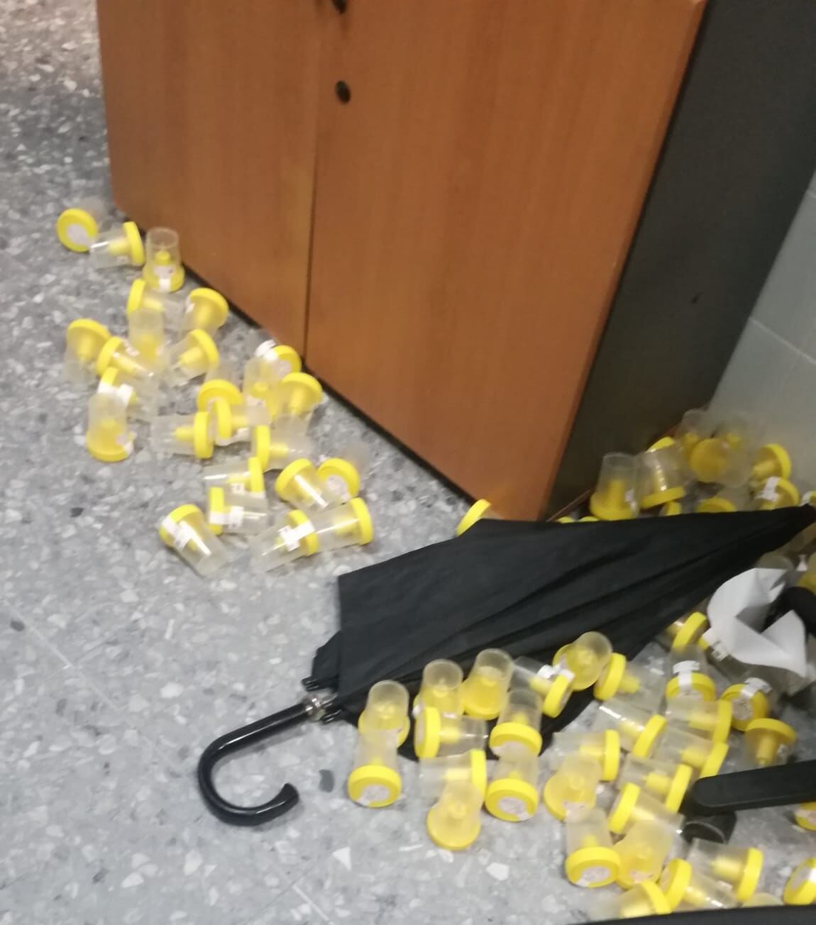 La usuaria destrozó parte del mobiliario del centro de salud