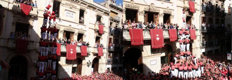 Dos de les construccions que s'han pogut veure a Valls aquest diumenge