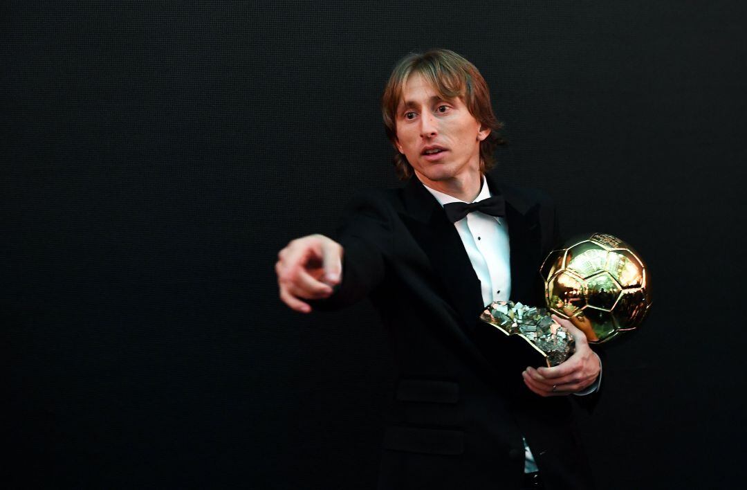 Luka Modric, con su Balón de Oro.