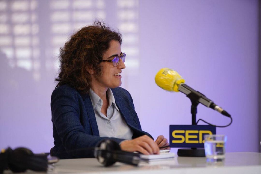 Beatriz Barreiro, durante su intervención en el especial Hoy por Hoy Sevilla de este jueves desde el nuevo Centro Cívico Los Silos de La Rinconada