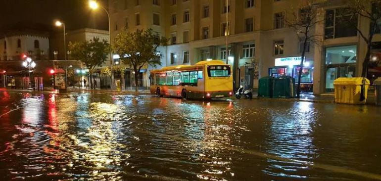 Imagen de una de las inundaciones registradas en la capital gaditana