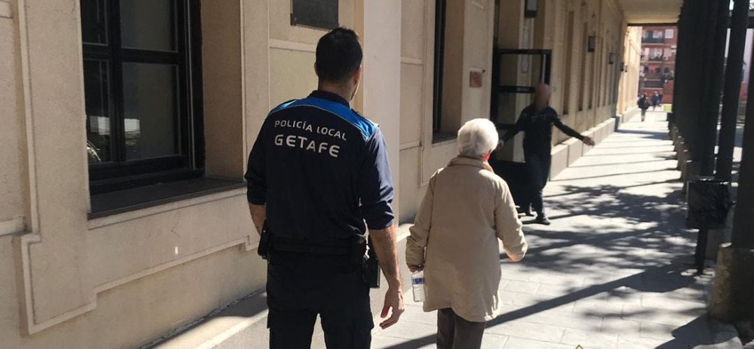 La anciana entregó 5.000 euros a sus estafadoras a cambio de diez billetes de lotería falsos