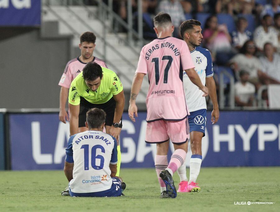 Aitor Sanz lleva lesionado de su rodilla derecha desde principios de junio.