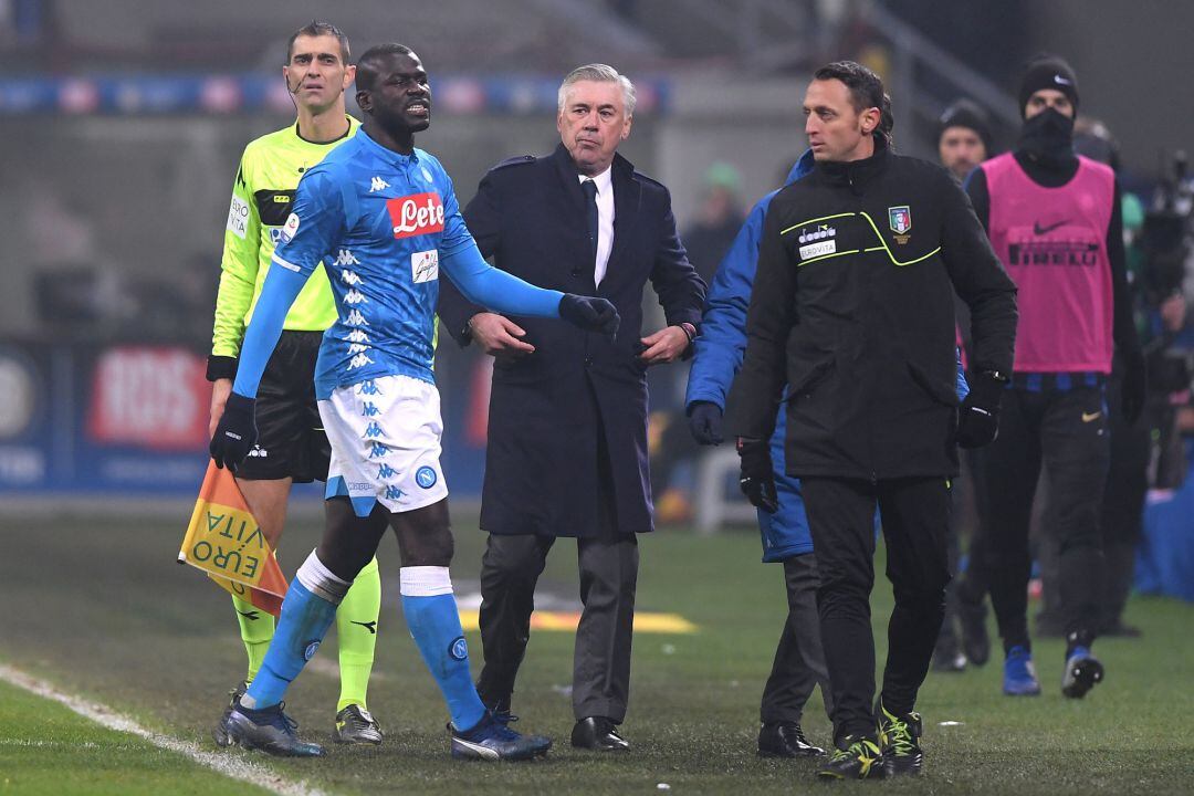 Kalidou Koulibaly durante el partido contra el Nápoles en el que fue insutlado. 