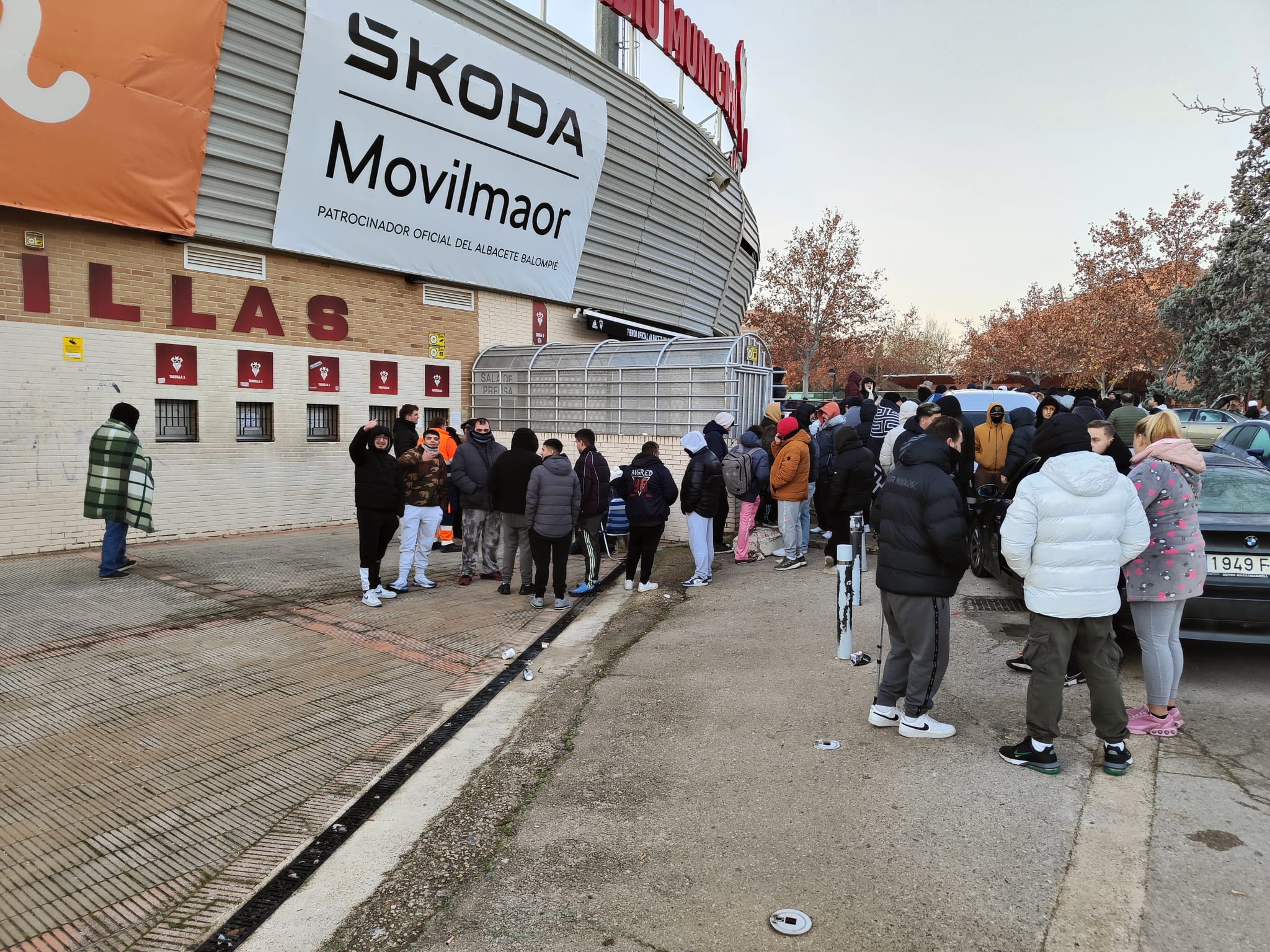 Imagen de las colas para comprar entradas para el Albacete-Real Madrid de Copa del Rey