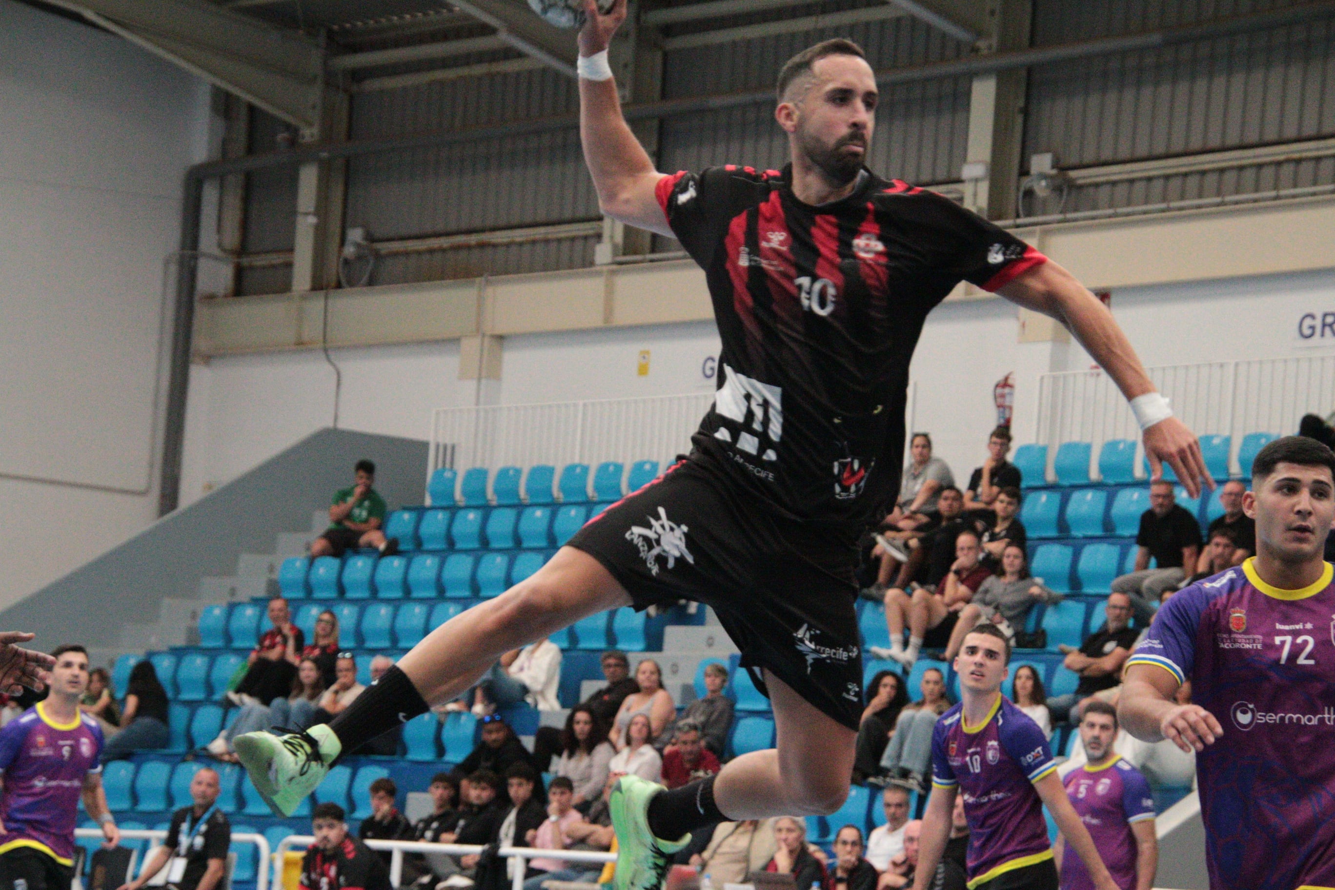 Lanzamiento del Balonmano Lanzarote Ciudad de Arrecife.