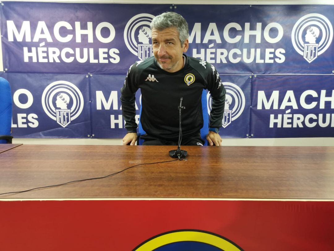 David Cubillo en la sala de prensa del Rico Pérez