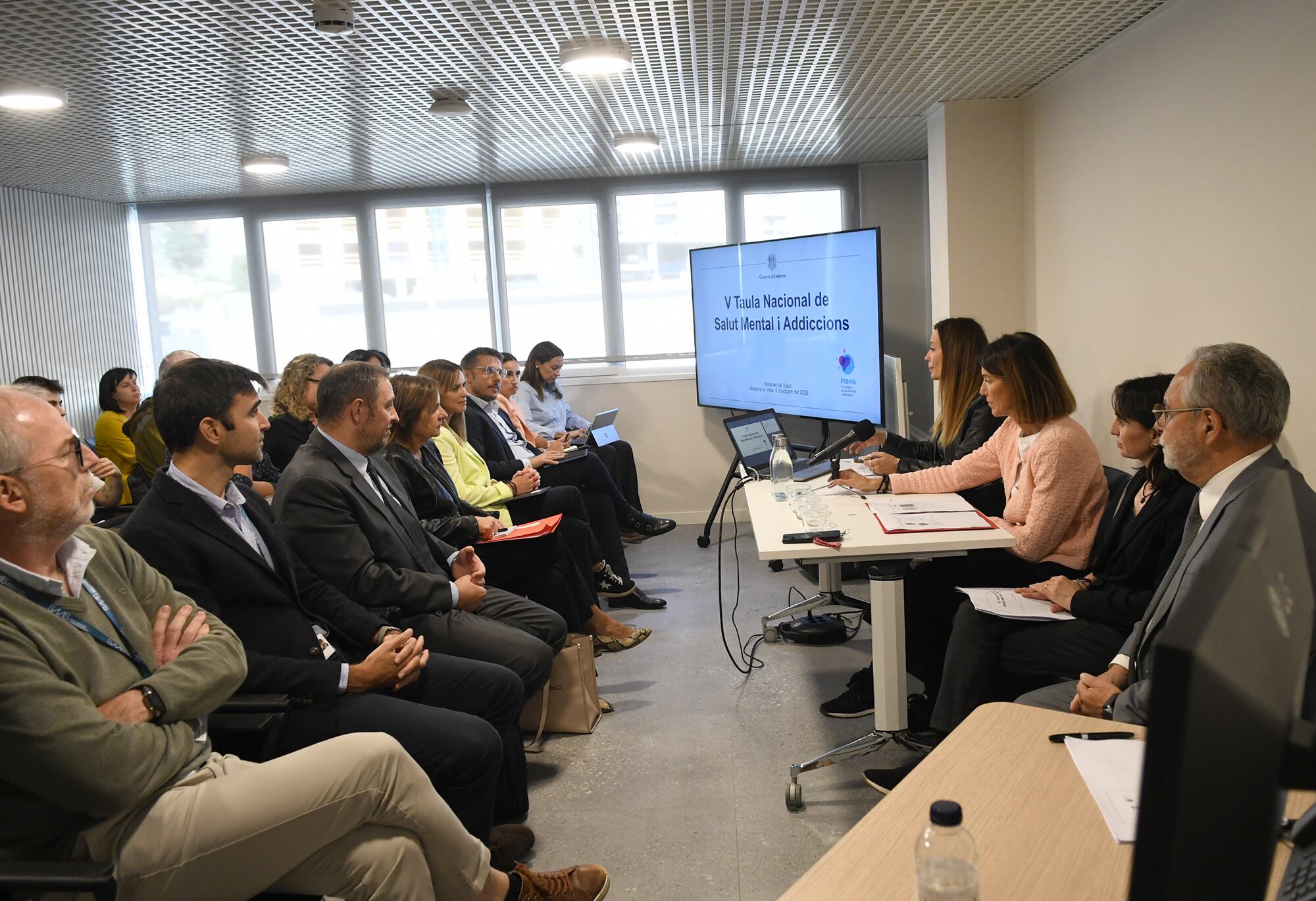 La ministra i la secretària d'Estat de Salut, Helana Mas i Cristina Pérez, han presidit la Taula Nacioanl de la Salut Mental i les Addiccions