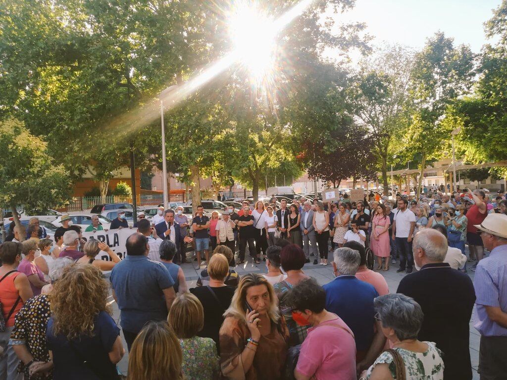 Manifestación a las puertas del centro de salud Isabel II de Parla