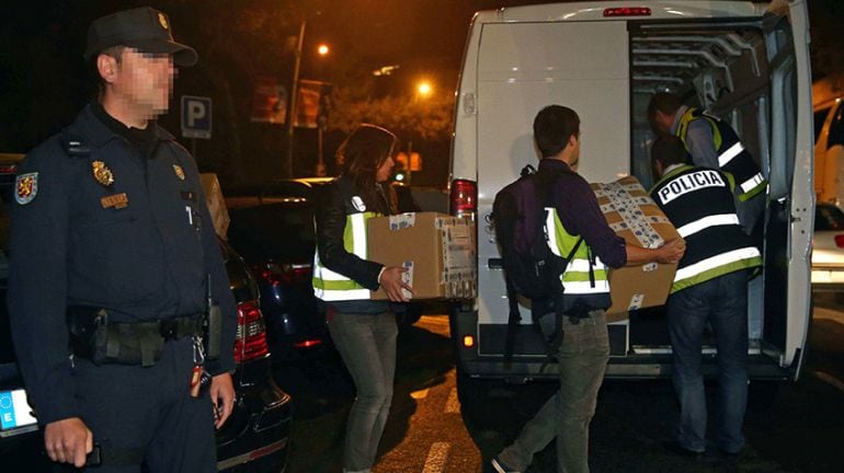 Un momento de un registro policial en una de las empresas de Jordi Pujol Ferrusola.