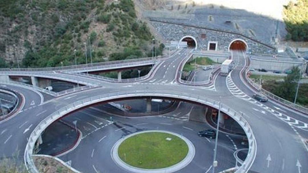 Vista àeria de la rotonda del túnel dels Dos Valires.