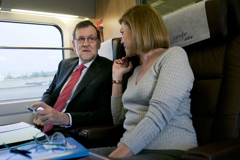 Rajoy y Cospedal en un reciente viaje en AVE.