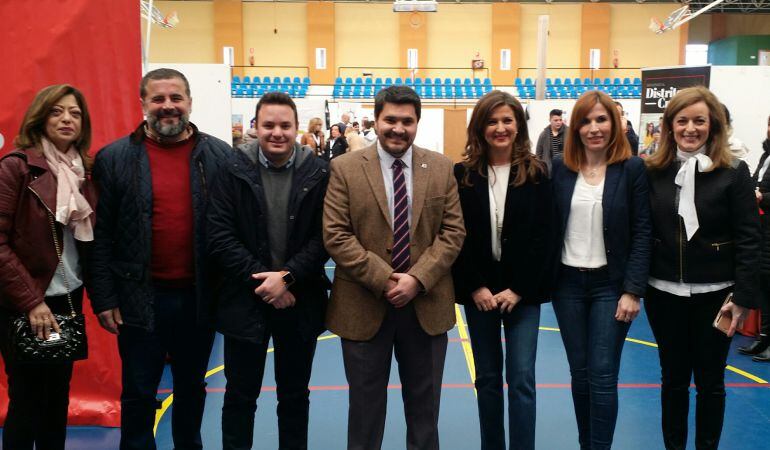 Representantes políticos en el II Salón del Estudiante