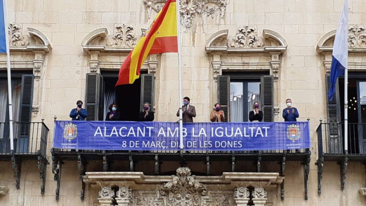 El bipartito celebra el 8M con un vídeo institucional y la izquierda le afea los recortes en Igualdad