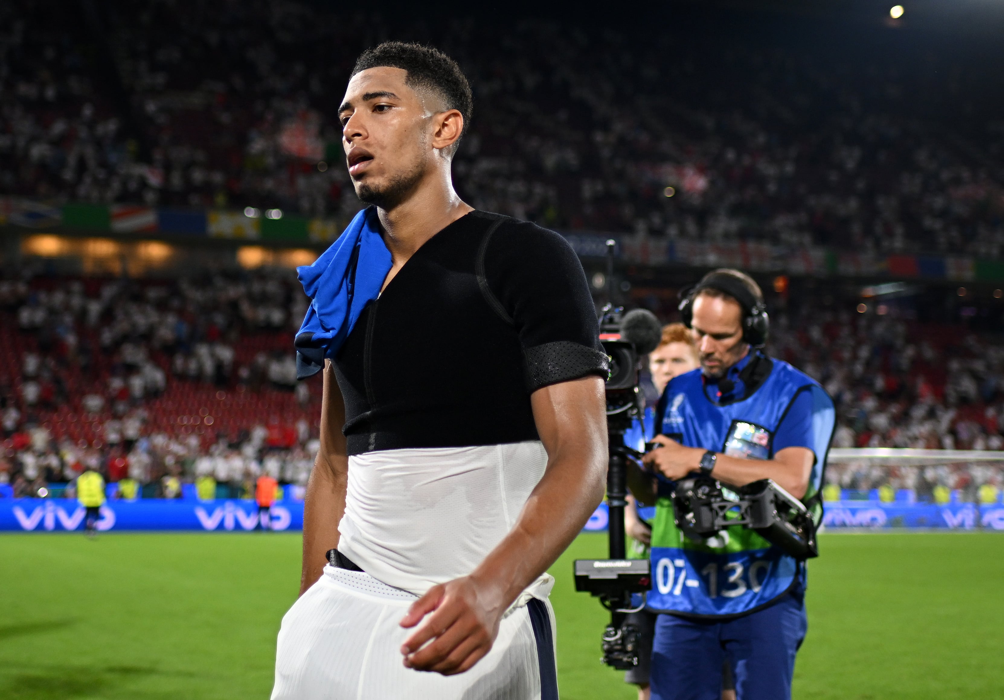 Jude Bellingham, con una protección en su hombro