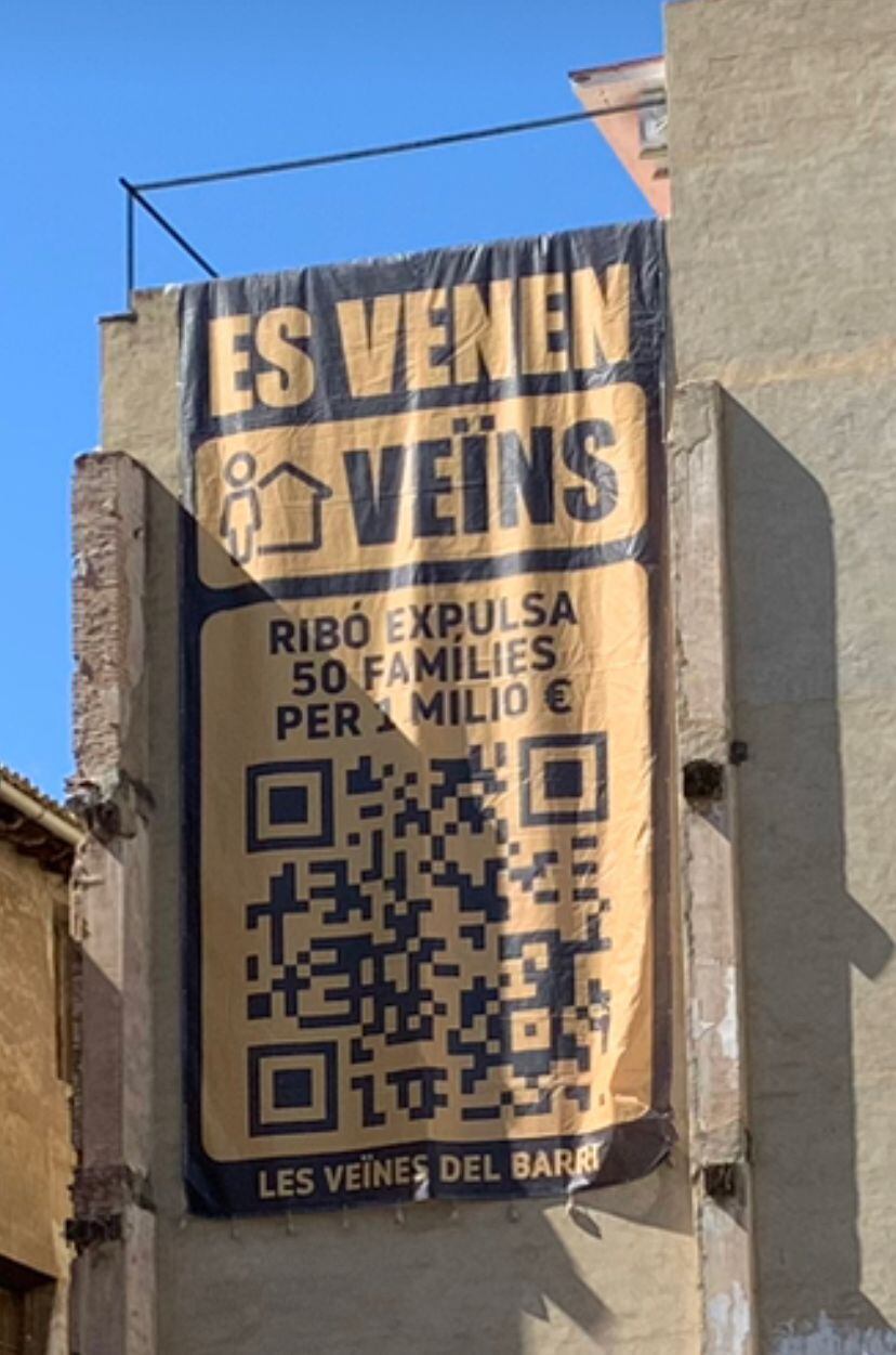 Amics del Carme celebra 'la despenjá' para clamar contra un hotel que está previsto construir en el barrio