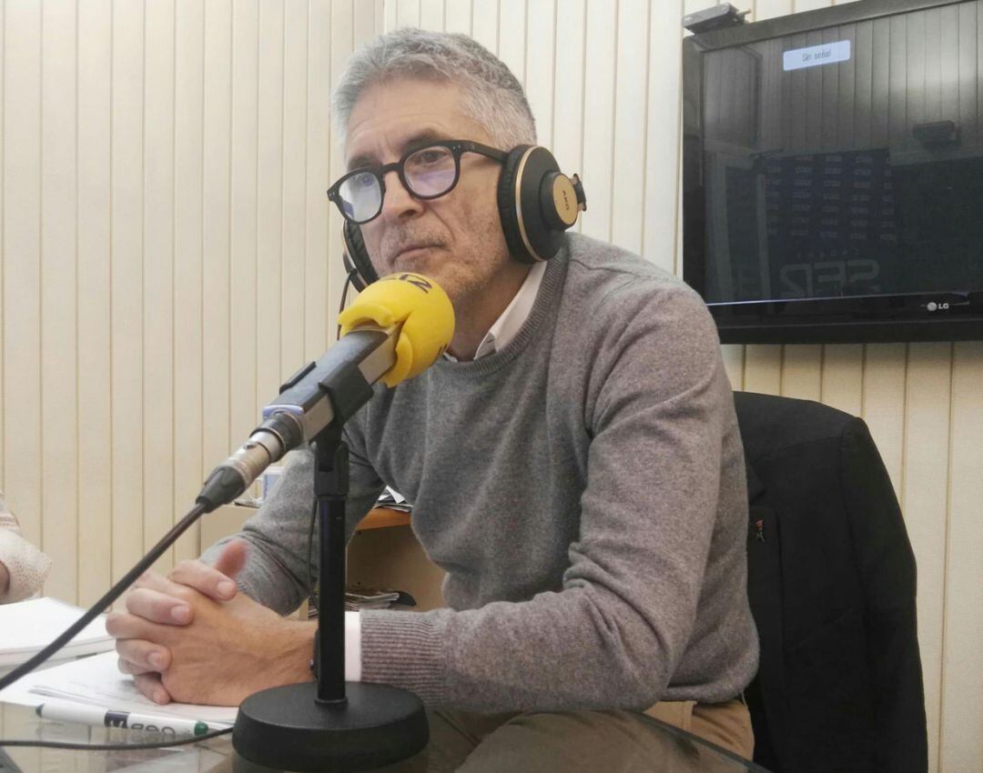 El candidato socialista por Cádiz y ministro del Interior en funciones, Fernando Grande-Marlaska durante la entrevista en &#039;La Ventana Andalucía&#039;