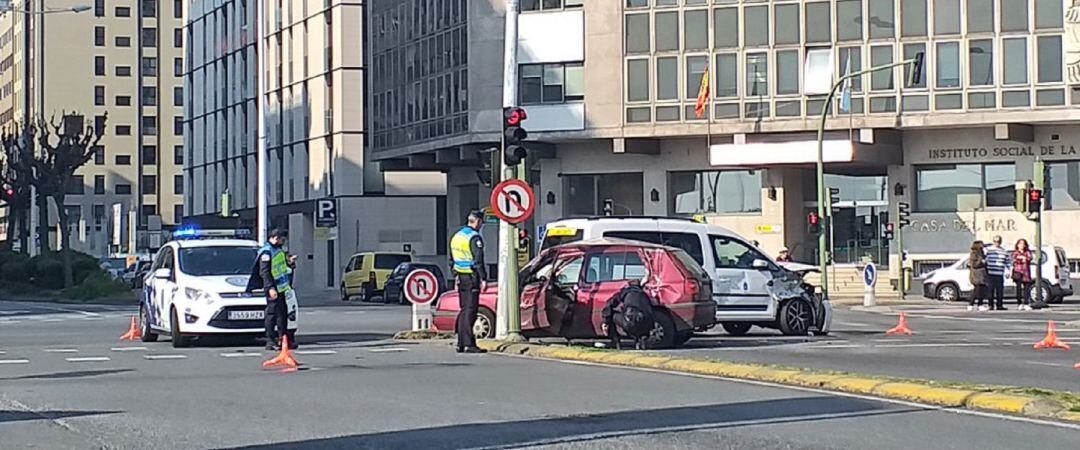 Accidente de tráfico ante la Casa del Mar