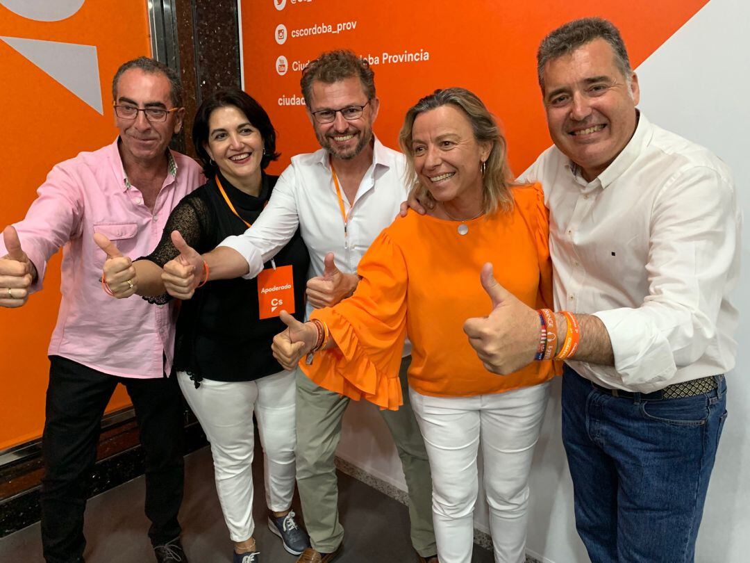 Los cinco concejales electos de Ciudadanos, celebran los resultados