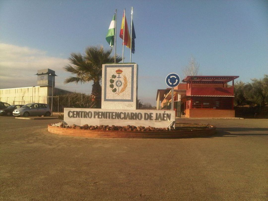 Acceso al centro penitenciario Jaén II.