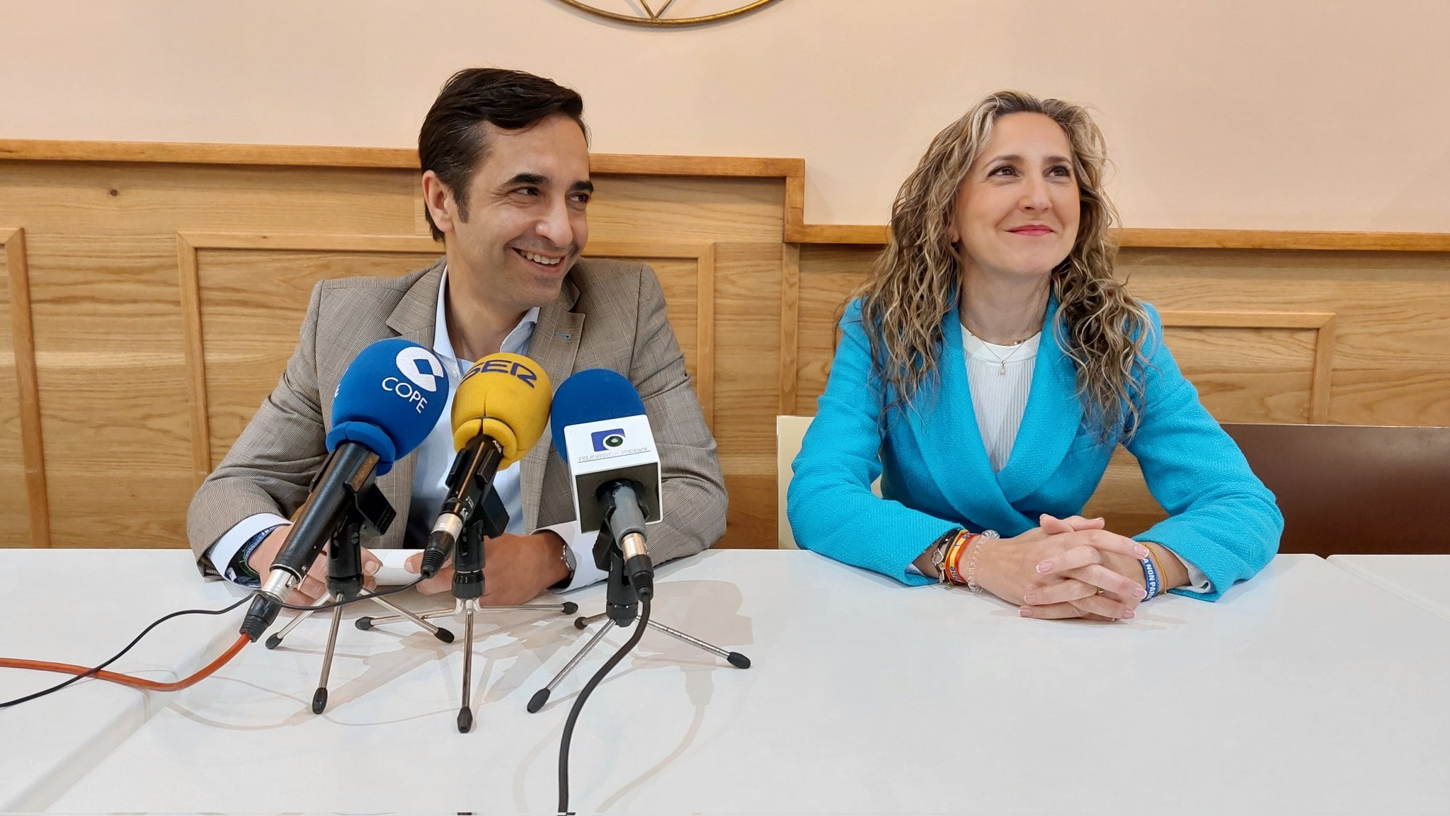 José Manuel Rey Varela y Martina Aneiros han participado este viernes en un desayuno informativo (foto: PP)