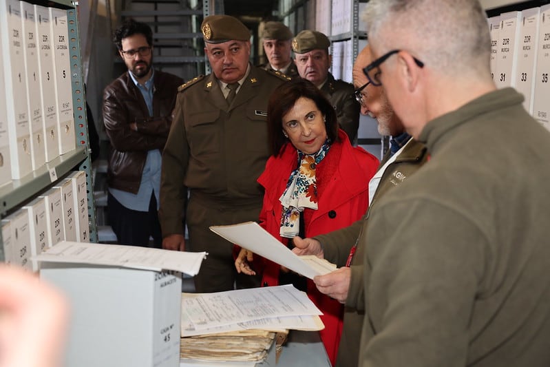 Margarita Robles en el Archivo General Militar de Guadalajara