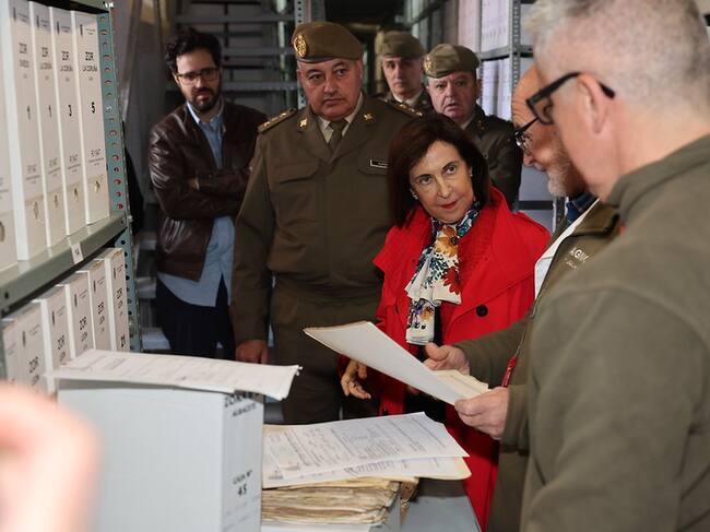 Margarita Robles en el Archivo General Militar de Guadalajara