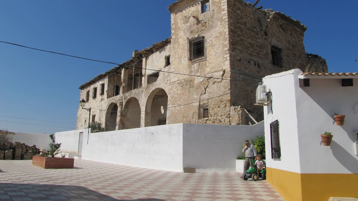 Miguel Manuel García, alcalde de Villatorres: "La donación del Palacio de los Condes de Torralba a Torrequebradilla era imprescindible para acceder a subvenciones"