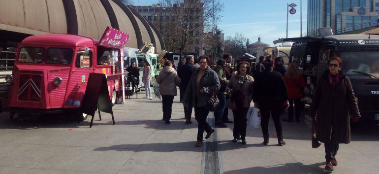 Encuentro de &#039;food trucks&#039;, o furgonetas de comida, en la Castellana. 