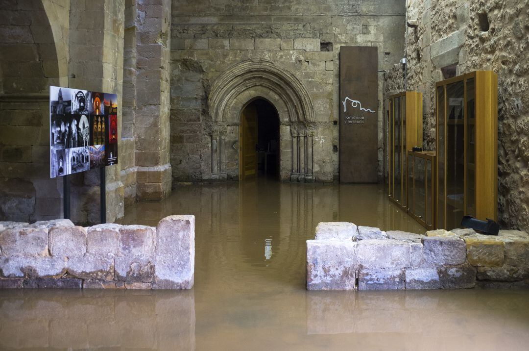 Situación en la que quedó el centro ROM de Agujilar de Campoo (Palencia) tras las inundaciones