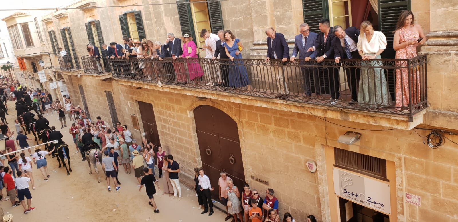 Caixers i cavallers retornen la festa a Ciutadella.