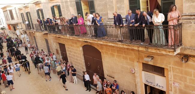 Caixers i cavallers retornen la festa a Ciutadella.