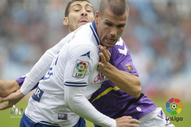 Alfredo Ortuño como sus compañeros apenas dispuso de ocasiones para marcar al portero debutante Julio 