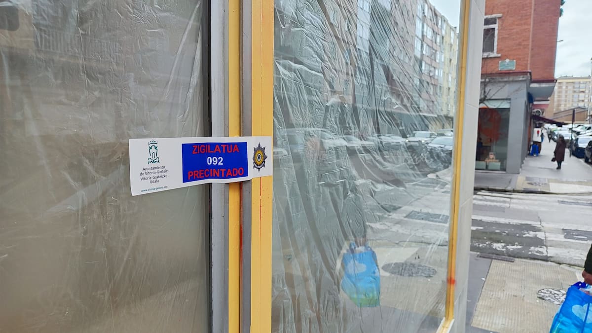 La Policía Local precinta el negocio de alquiler de habitaciones de Judimendi