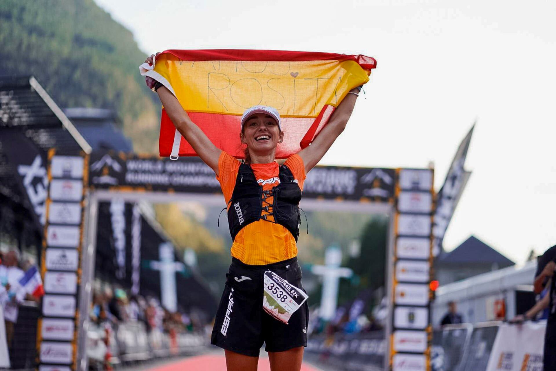 CANFRANC (HUESCA), 27/09/2025.- Rosa María Lara, quinta en la prueba Ultra Trail este sábado, en los Mundiales de Montaña y Trail Running Canfranc Pirineos 2025. EFE/ RFEA José Miguel Muñoz
