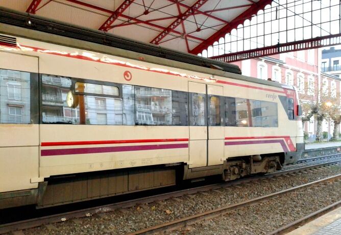 Imagen de unos de los vagones de RENFE en la estación del Norte de San Sebastián