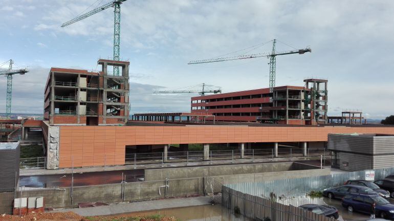 Imagen del aspecto actual que presentan las obras de ampliación del Hospital.