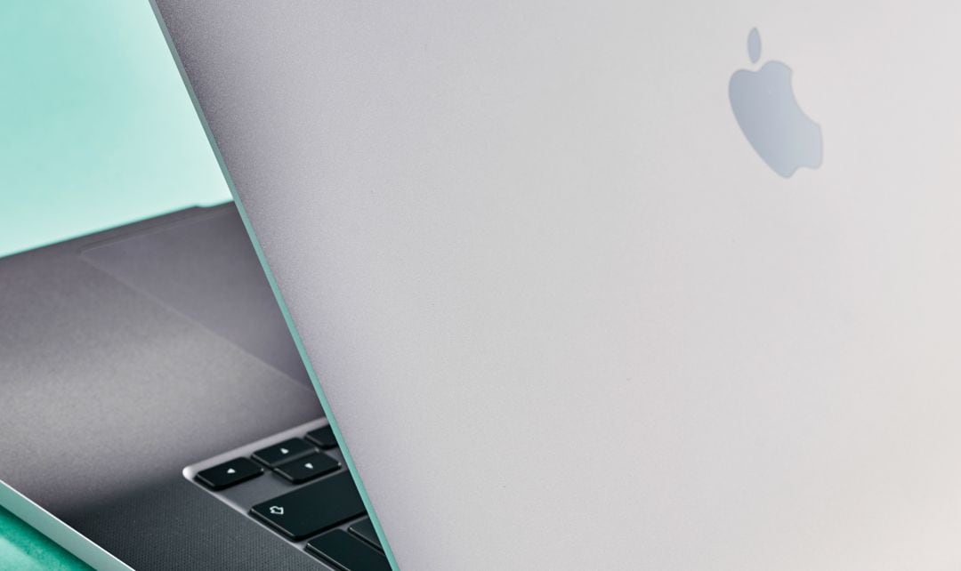 Apple avisa sobre las cubiertas en los MacBook.